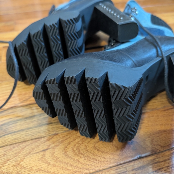 Stylish Black and Blue Women's Boots - Picture 2 of 3